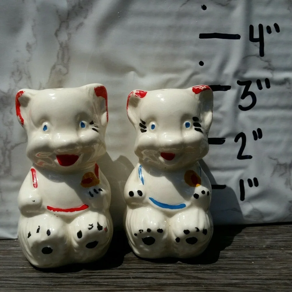 Vintage Kitsch Cats White Ceramic Small Animal Salt & Pepper Shakers Decor
